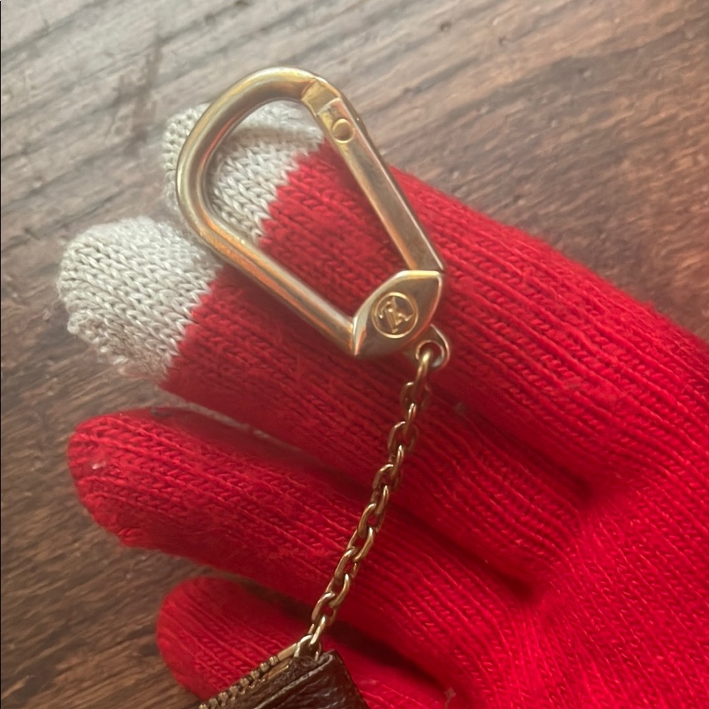 Louis Vuitton Monogram Key Pouch - Picture 4 of 9